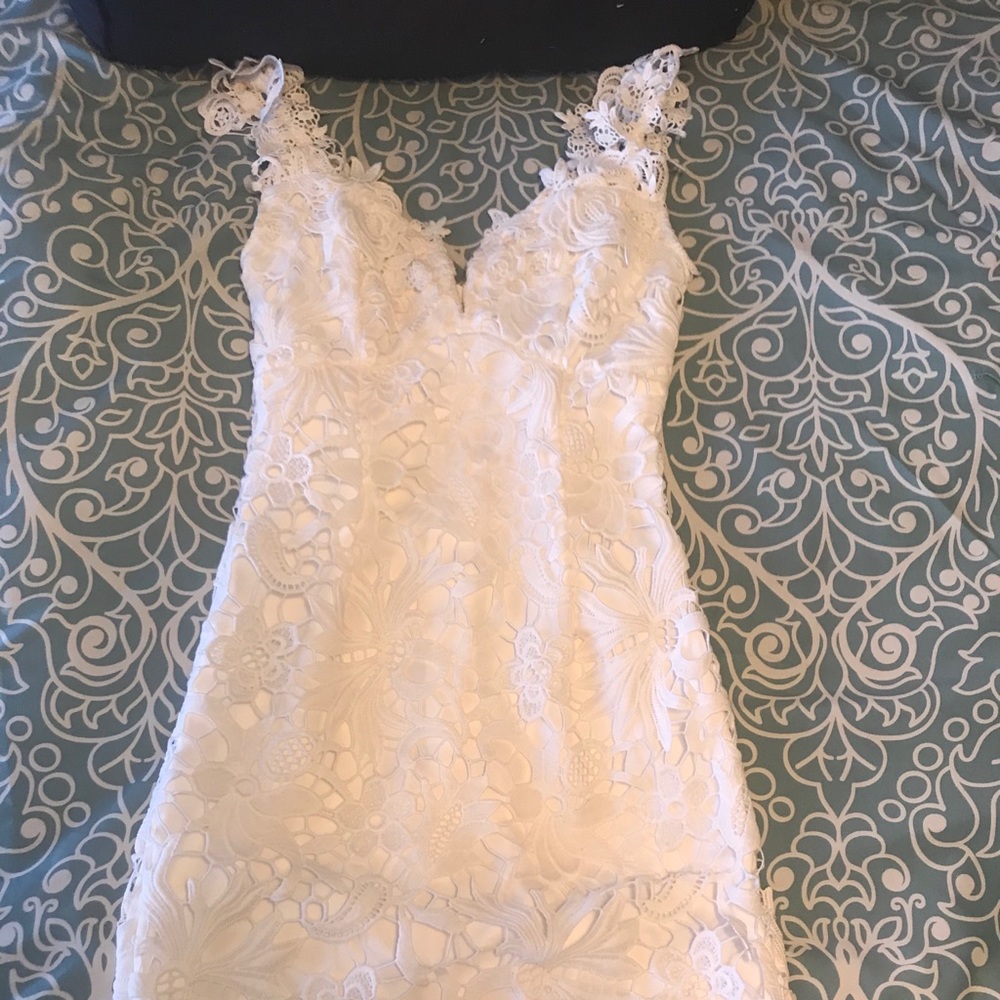 Gorgeous White Laced Flowery Dress!